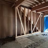 福岡市博多区綱場町の賃貸物件/階段も新しく修復されています。