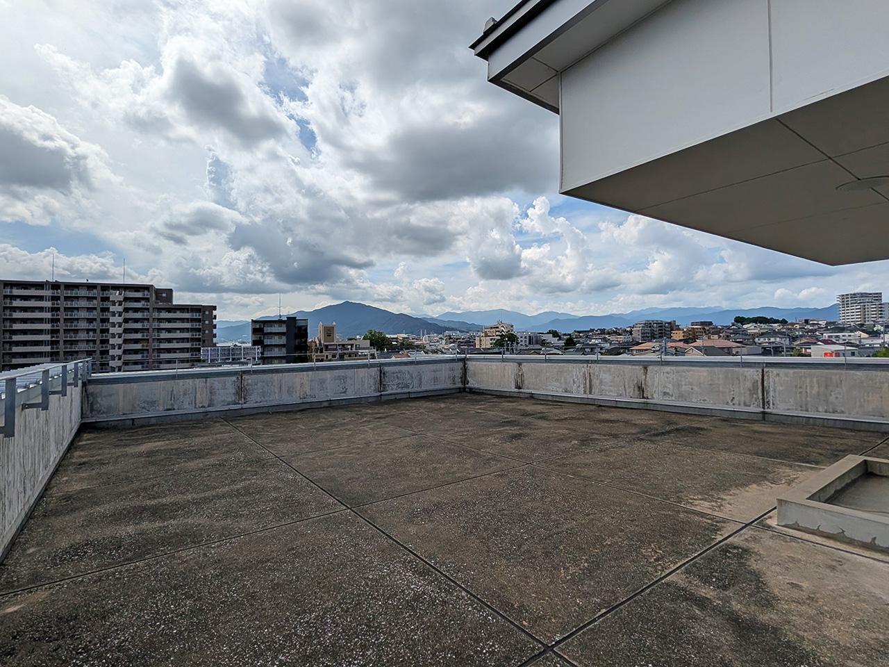 福岡市城南区田島の賃貸物件/屋上にドッグラン！ペットとの快適な暮らしを後押ししてくれる、設備が整った物件です。