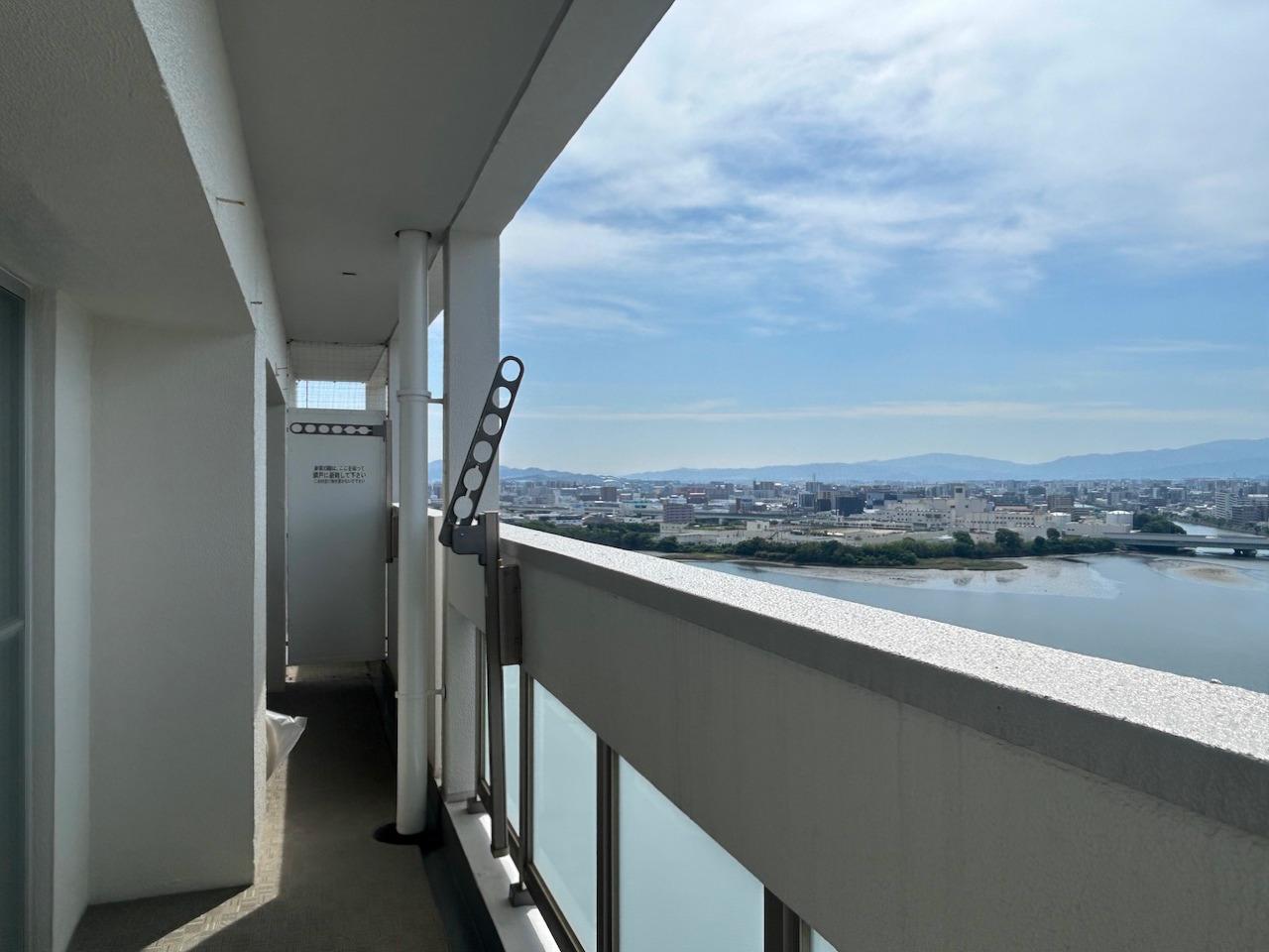 福岡市東区名島の売買物件/南西向きのバルコニー。晴れた日が気持ちよさそう。