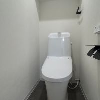 福岡市東区名島の売買物件/温水洗浄器付き便座。