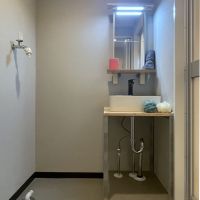 福岡市博多区春町の賃貸物件/洗面所は造作でスタイリッシュ。