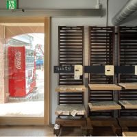 福岡市博多区春町の賃貸物件/コインランドリー内には、ポップアップストア。農家さんの野菜などを販売します。