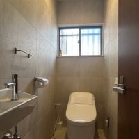 福岡市城南区田島の売買物件/温水洗浄機能付きトイレ。