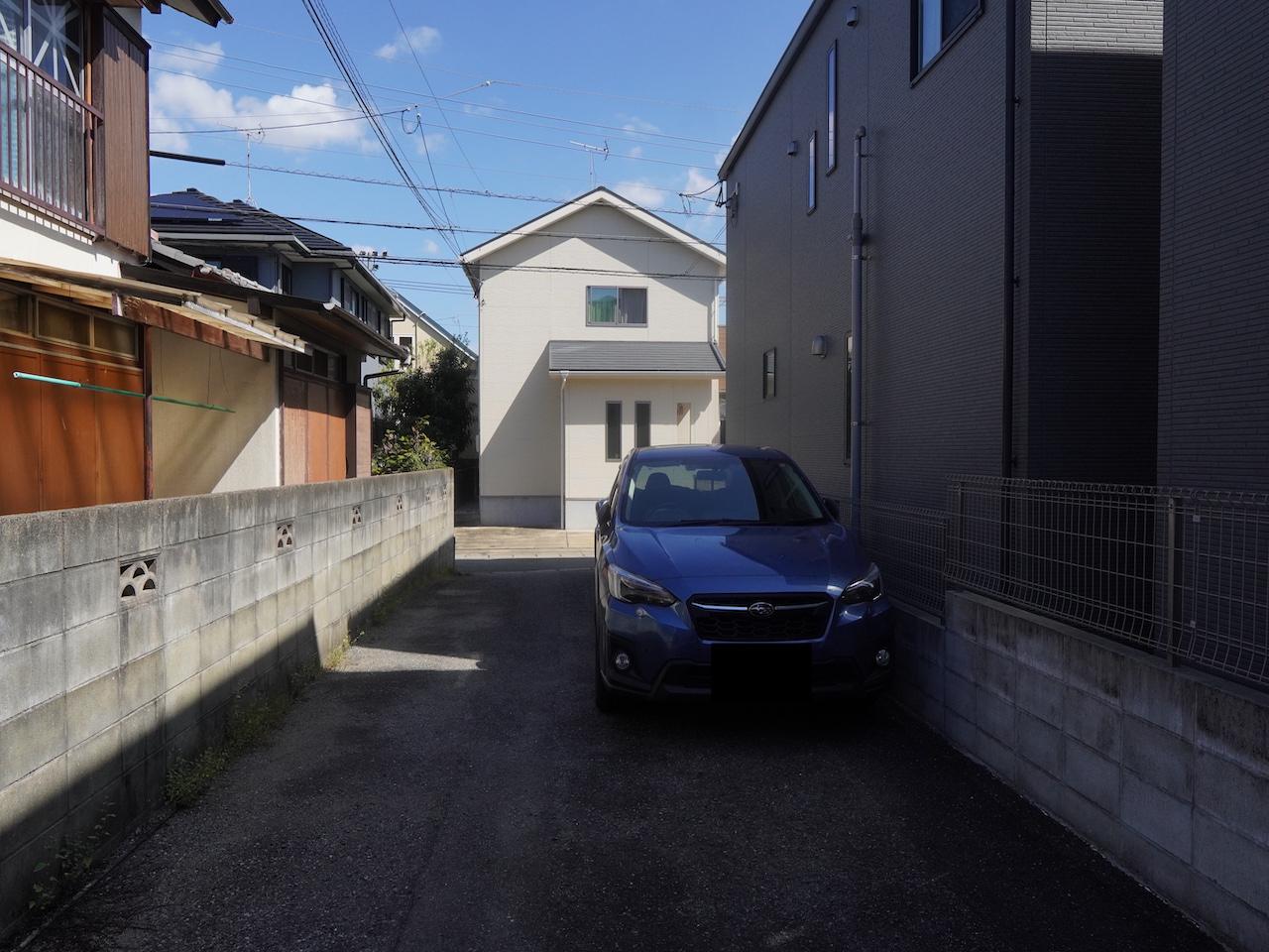 福岡市城南区田島の売買物件/旗竿地のため、軽自動車(サイズ制限あり）のみ駐車可能です。