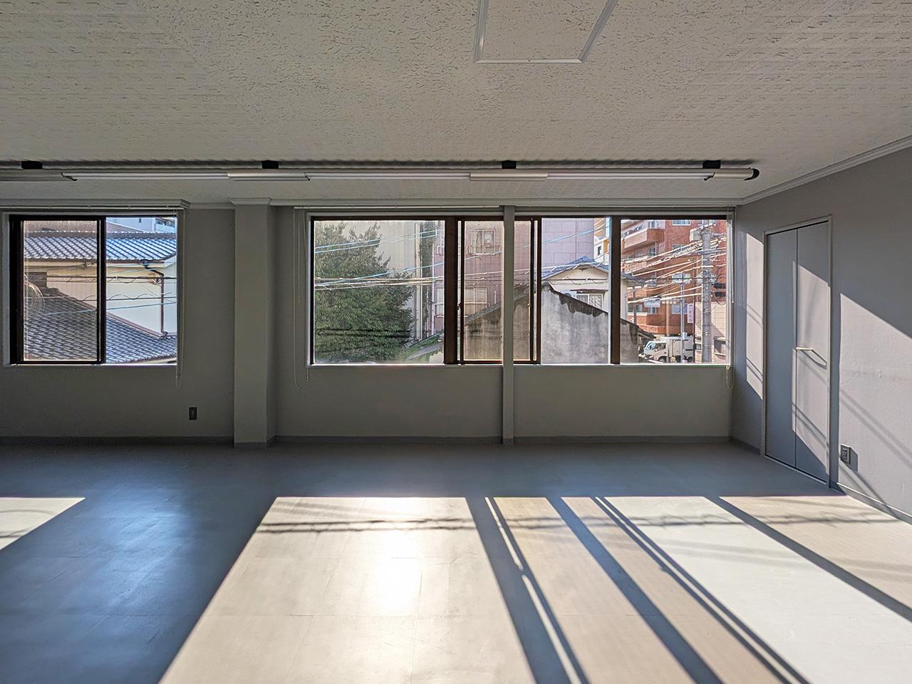 福岡市中央区白金の賃貸物件/明るい室内。