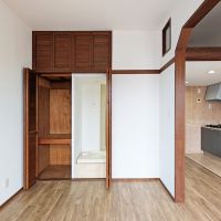 福岡市中央区薬院の賃貸物件/開けると右側は洗濯機置き場で、洗面スペースとつながっています。