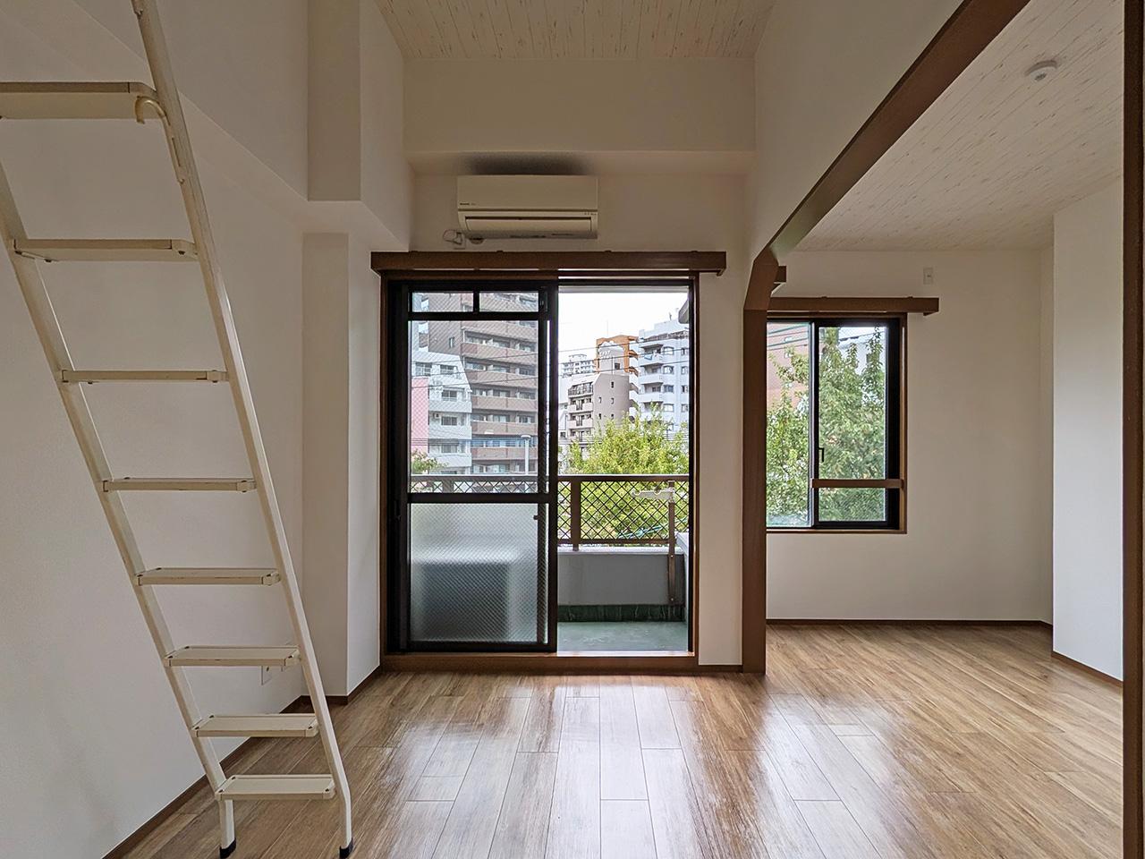 福岡市中央区薬院の賃貸物件/3階は緑との距離が近い。ただお隣のテナントさんとも近くなるので、現地確認お願いします。