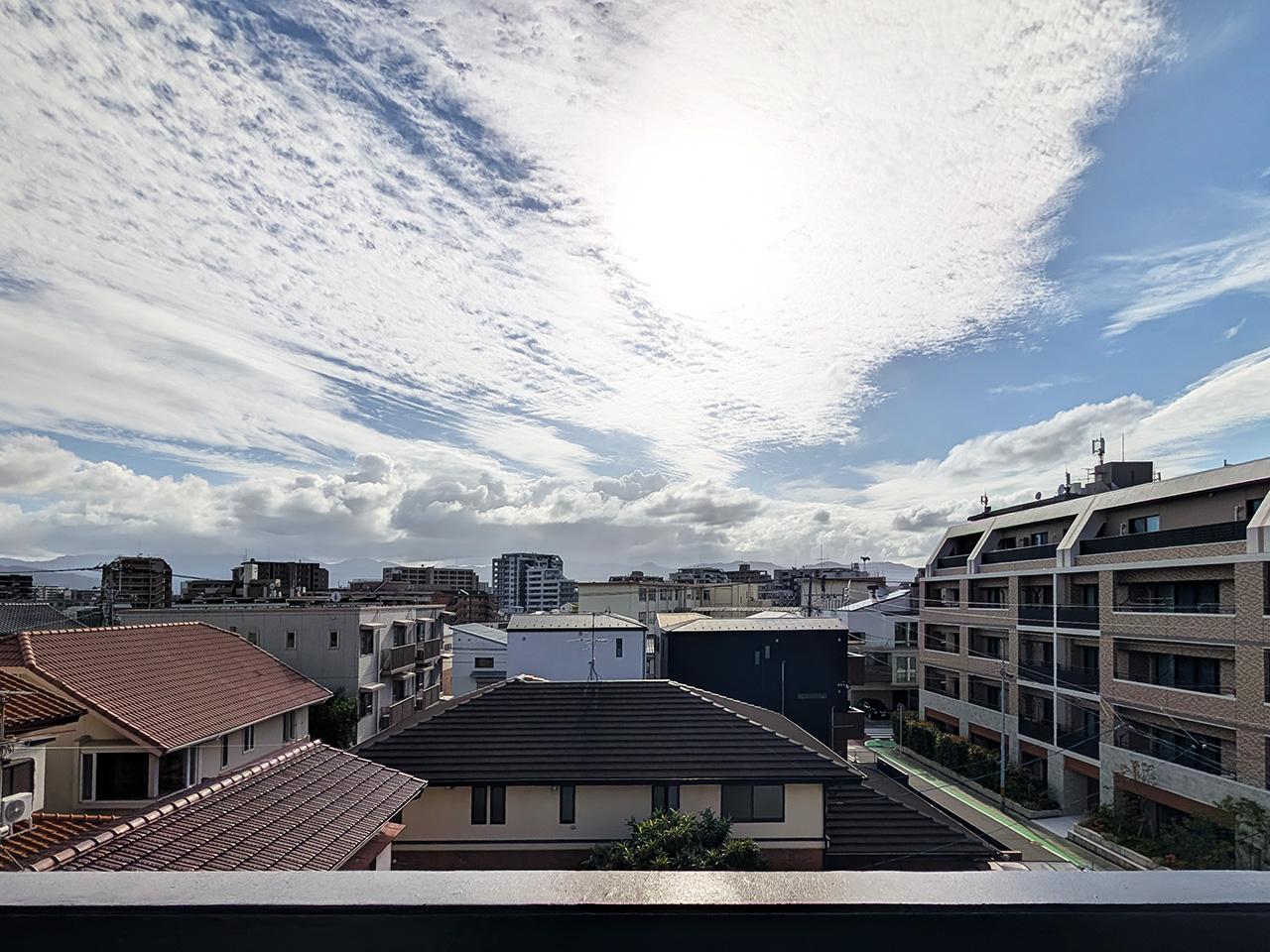 福岡市早良区昭代の賃貸物件/周囲に高い建物が無いので、空が広く見渡せます。