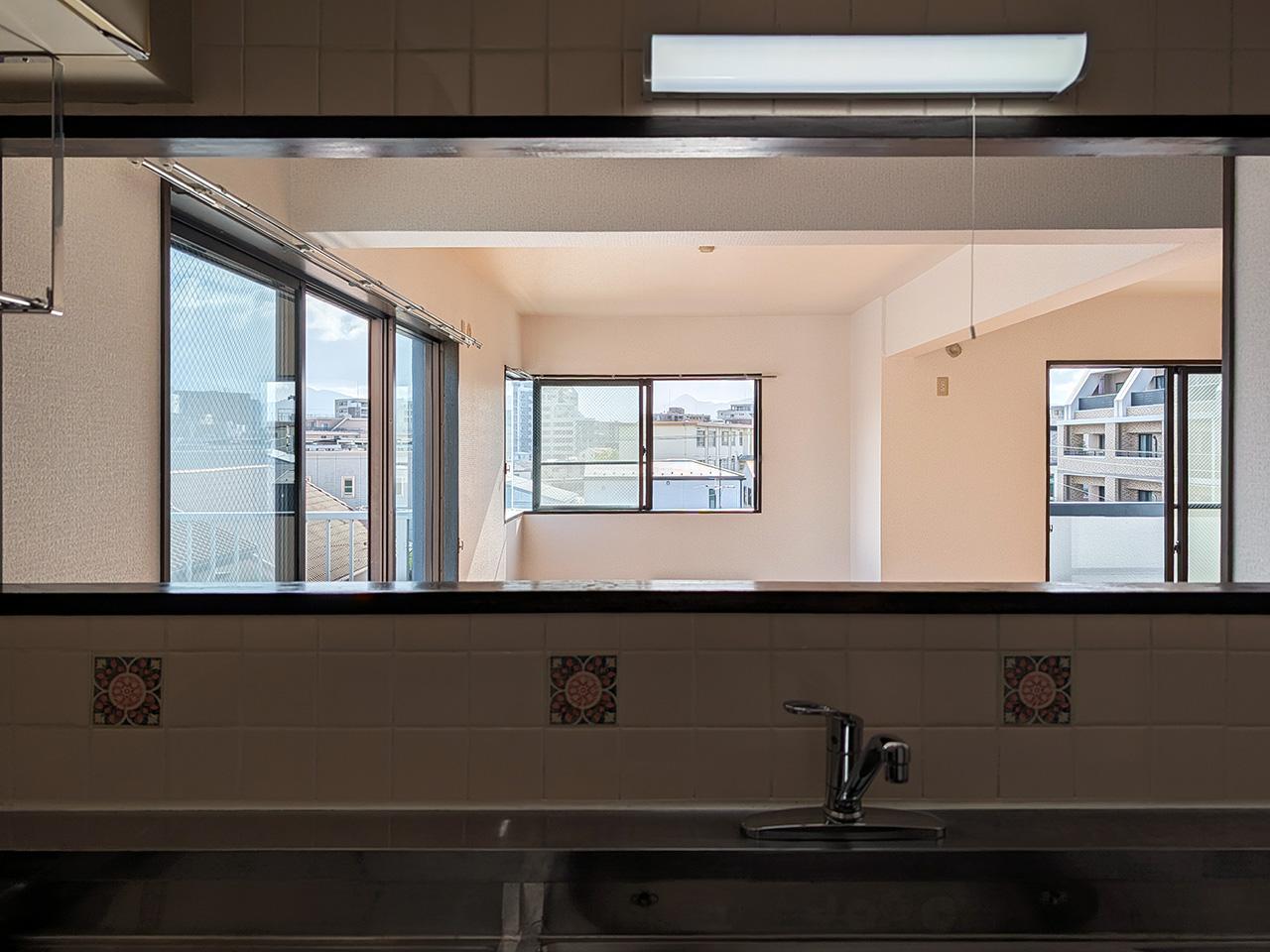 福岡市早良区昭代の賃貸物件/キッチンからも、視界が開けています。