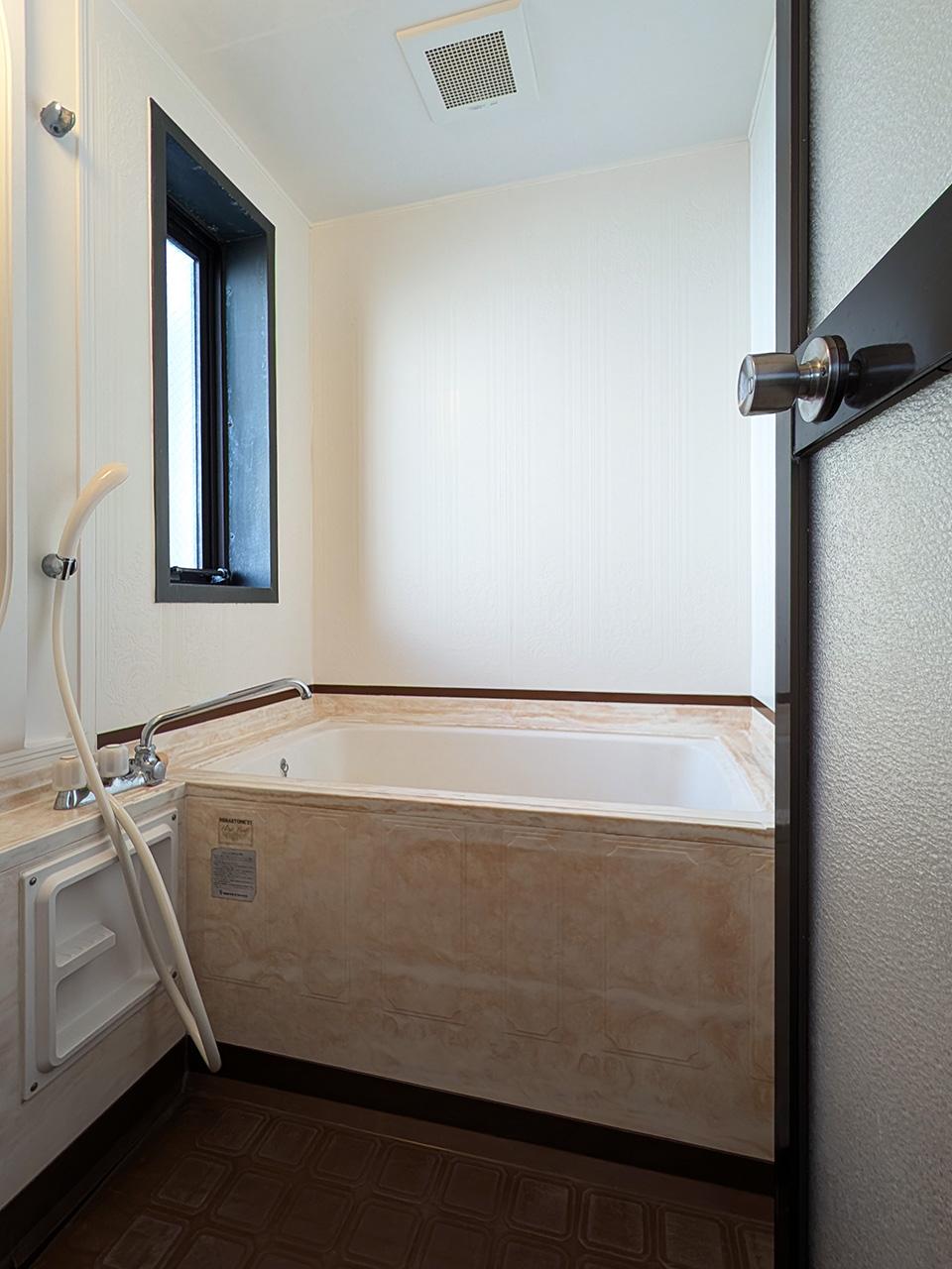 福岡市早良区昭代の賃貸物件/お風呂はレトロな雰囲気。