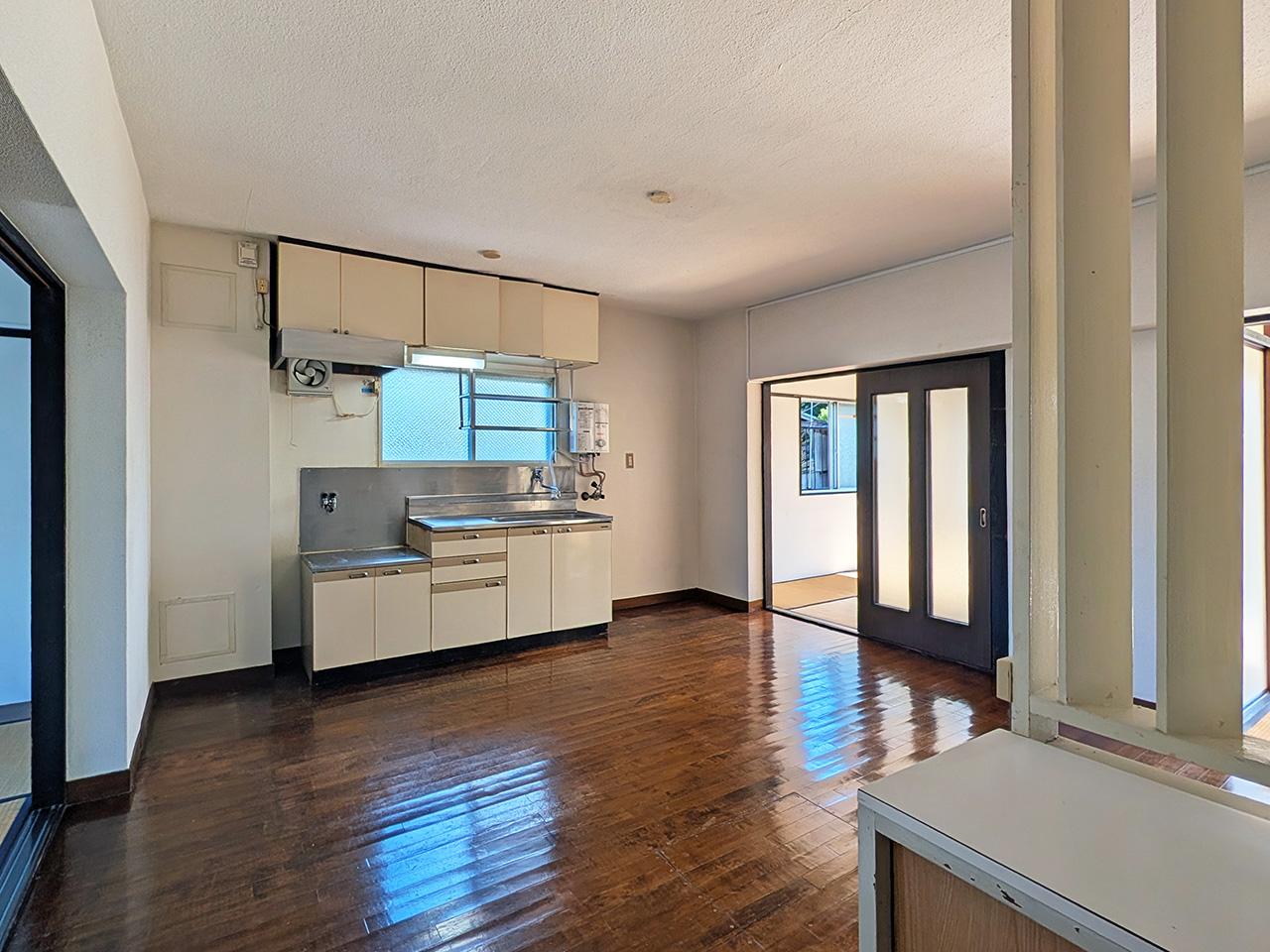 福岡市中央区桜坂の賃貸物件/玄関を入ると、ダイニングスペース。