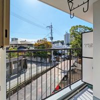 福岡市中央区桜坂の賃貸物件/バルコニーは小振り。洗濯機置き場も外なので、正直狭いです。