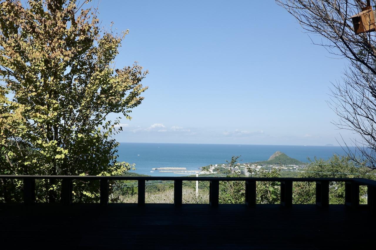 福岡県糸島市志摩芥屋の売買物件/海と緑のコントラストが良い。