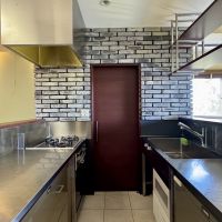 福岡県糸島市志摩芥屋の売買物件/部屋の中心に鎮座した本格的なキッチン。