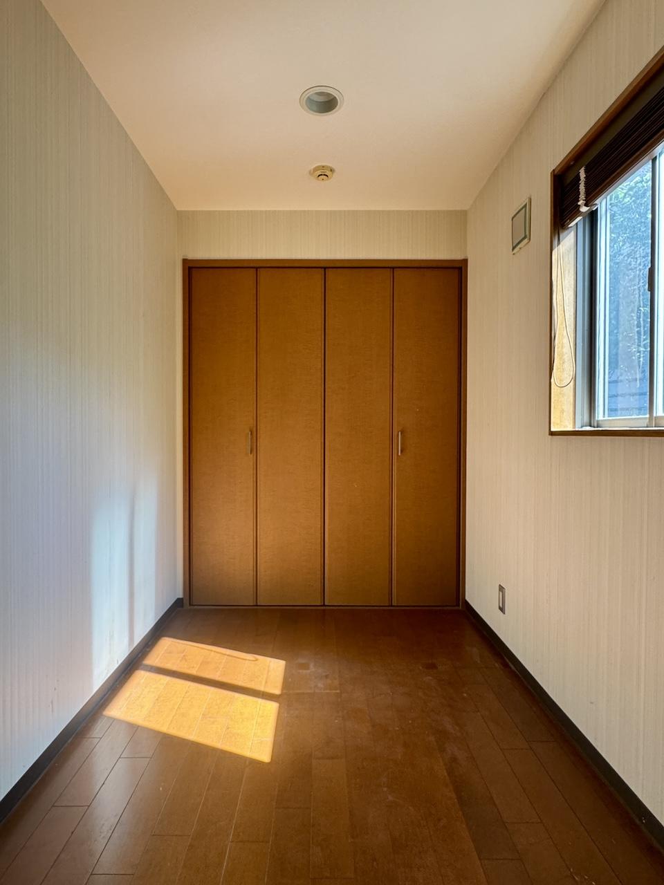 福岡県糸島市志摩芥屋の売買物件/コンパクトな洋室