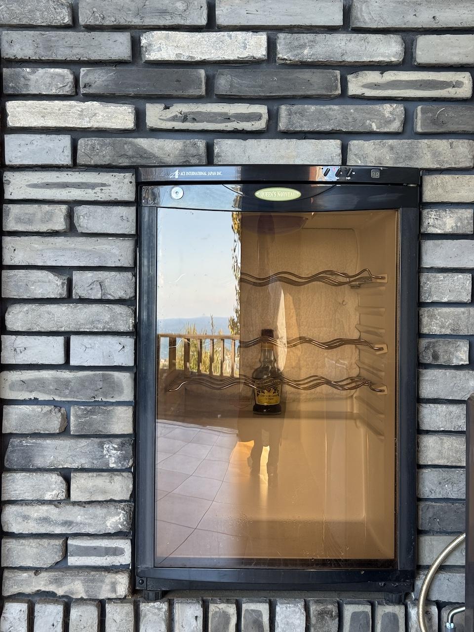 福岡県糸島市志摩芥屋の売買物件/なんと！埋め込み式のワインセラー。