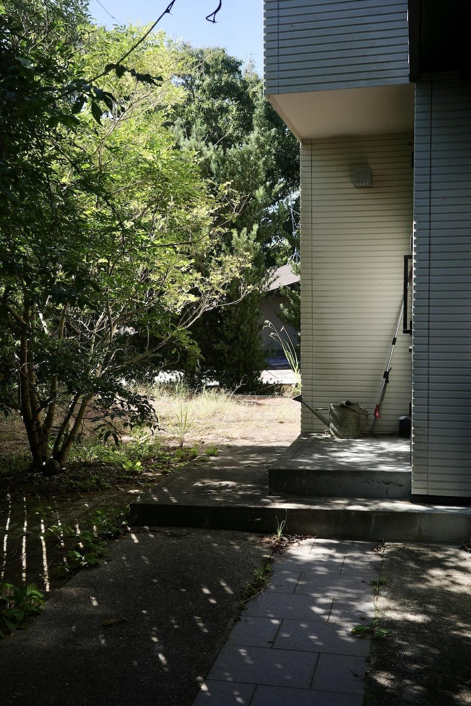 福岡県糸島市志摩芥屋の売買物件/玄関前もいい雰囲気