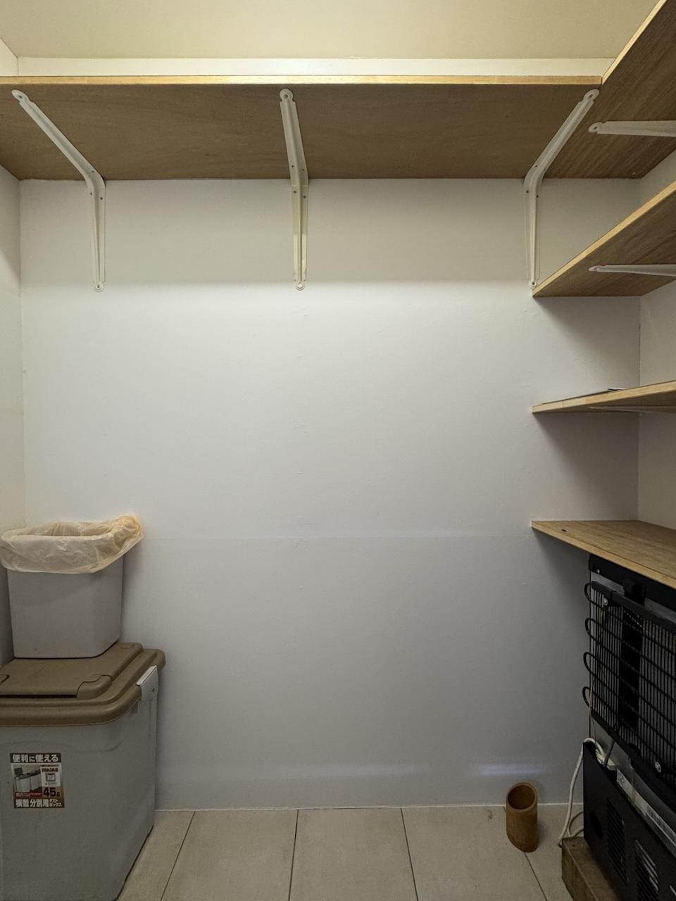 福岡県糸島市志摩芥屋の売買物件/キッチン横のパントリー