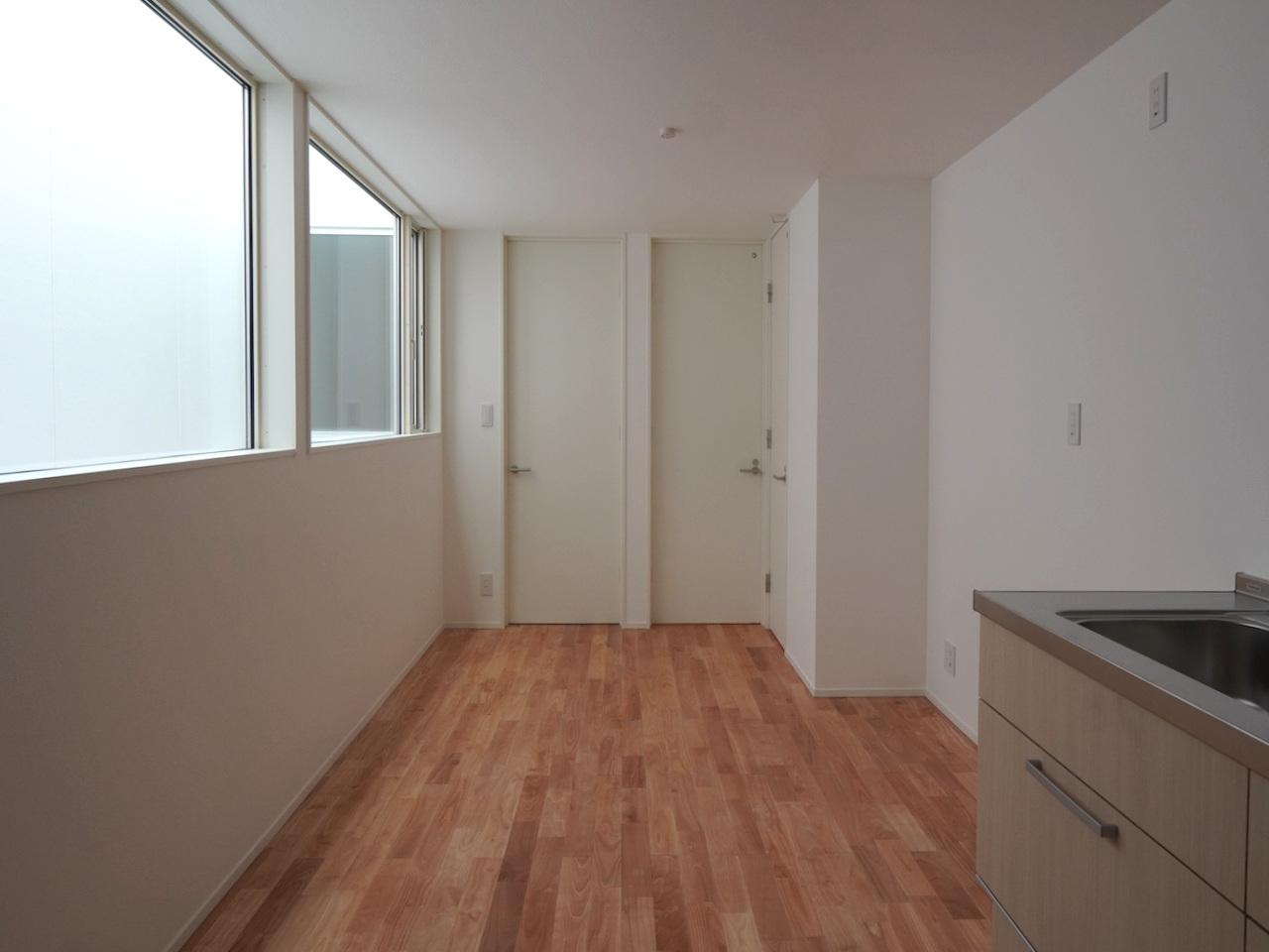 福岡市博多区千代の賃貸物件/リビングを通ってお部屋に向かう間取り。