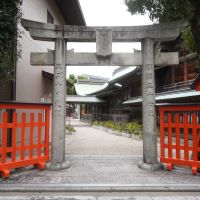 福岡市博多区千代の賃貸物件/目と鼻の先に、立派な神社が。商売繁盛の神様だそう。