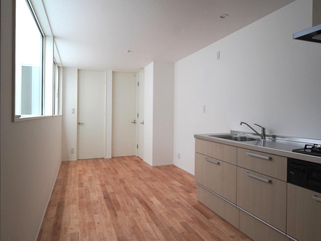 福岡市博多区千代の賃貸物件/北向きですが、窓が大きいため明るさがあります。