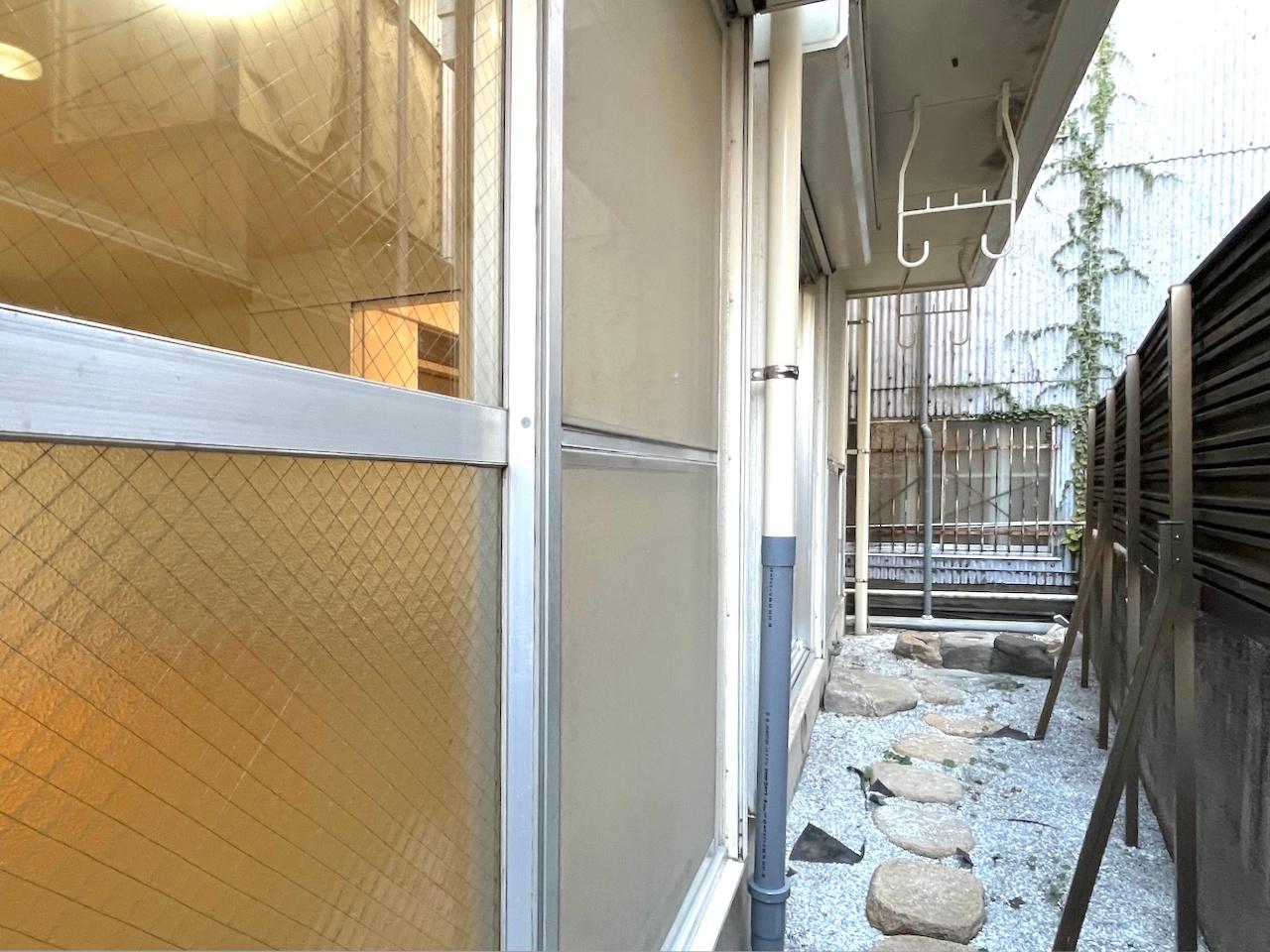 福岡市中央区平尾の賃貸物件/その眺望がこれ。陽光を遮り視線がカモン。