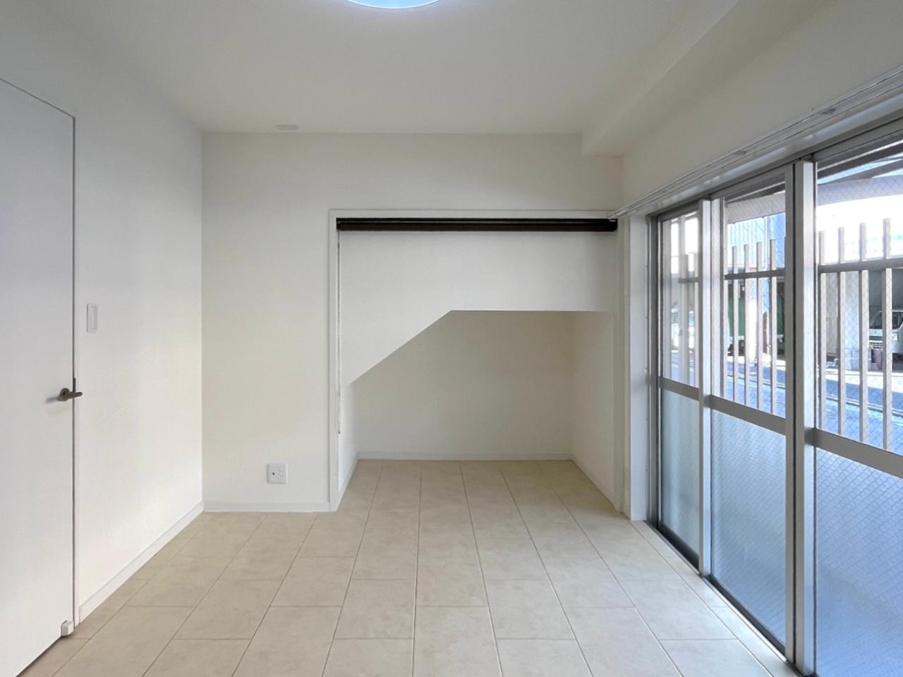 福岡市中央区平尾の賃貸物件/北側のお部屋はホワイトのタイル床。