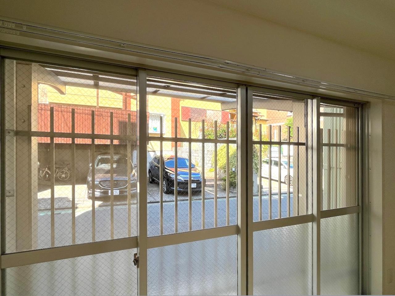 福岡市中央区平尾の賃貸物件/ただ、視線と駐輪音、そしてカーテンは避けられない。