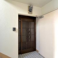 福岡市中央区平尾の賃貸物件/玄関ドアが渋いっす