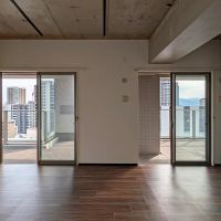 福岡市中央区港の賃貸物件/バルコニーに面した明るい空間。