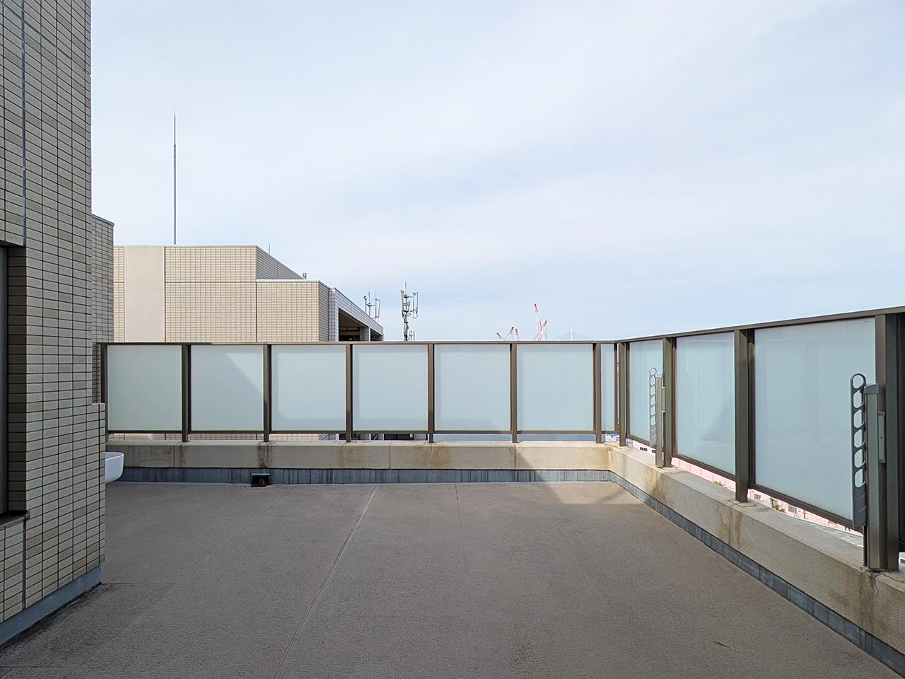 福岡市中央区港の賃貸物件/洋室その2から出た反対側にも、独立したルーフバルコニーが。