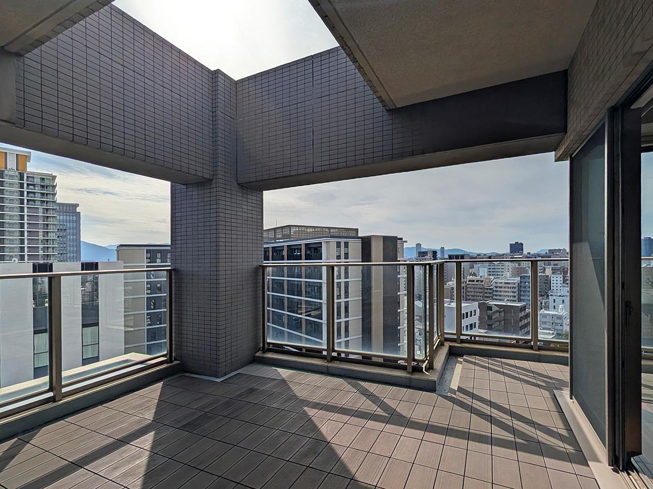 福岡市中央区港の賃貸物件/一部は天井も抜けています。