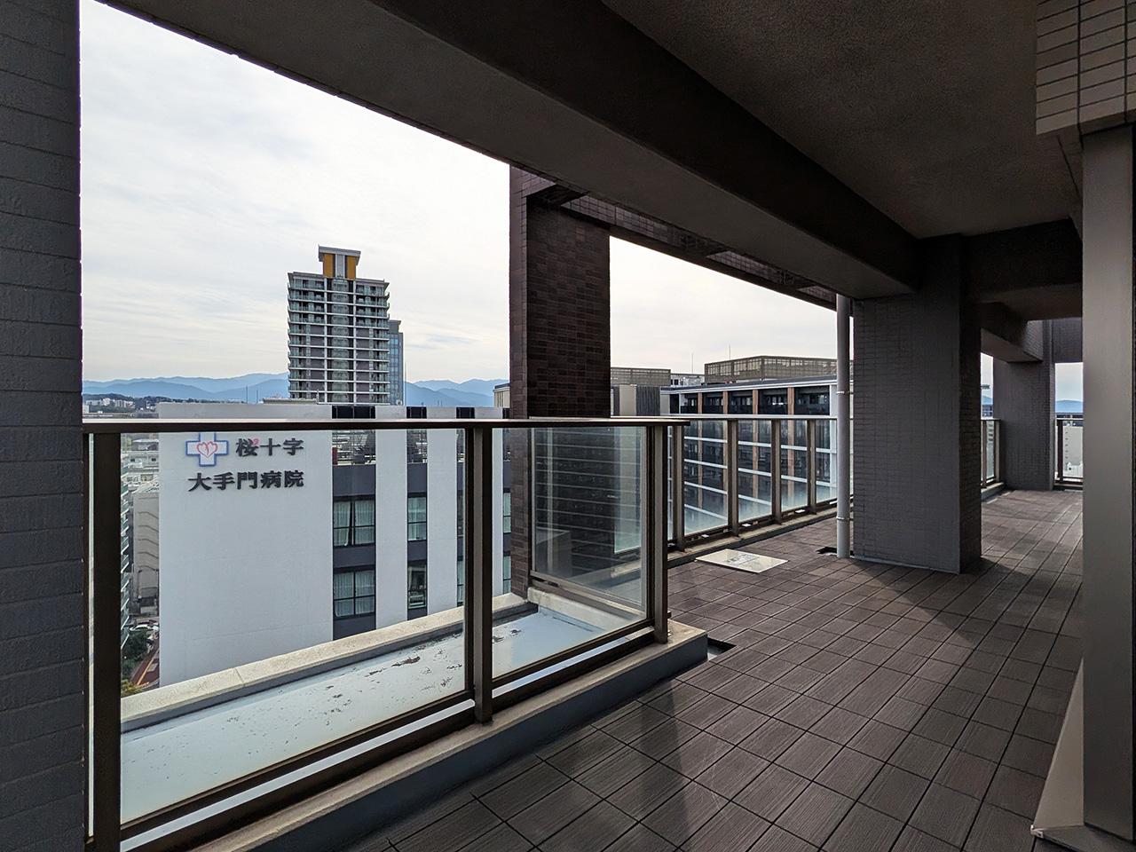 福岡市中央区港の賃貸物件/反対側からどどん。