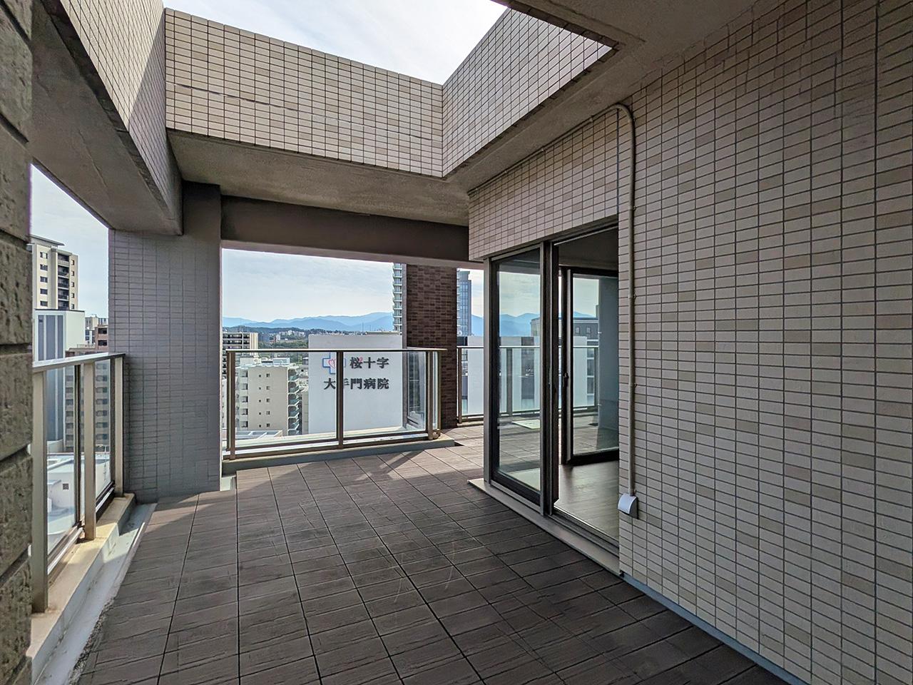 福岡市中央区港の賃貸物件/ぐるっと奥の洋室までつながっています。