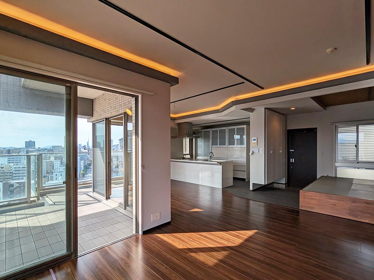 福岡市中央区港の賃貸物件/広々としたバルコニーの恩恵を受け、開放感にあふれています。