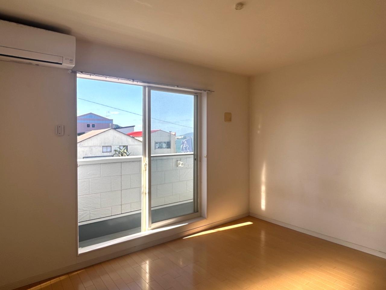 福岡市西区今宿駅前の賃貸物件/電気をつけなくても明るいです。
