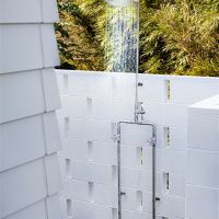 宮崎県日向市大字平岩久保田の賃貸物件/海から戻ったらお庭のオーバーヘッドシャワーへ直行。