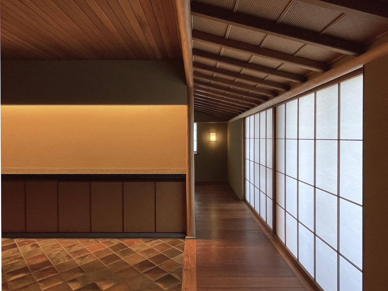 福岡市中央区梅光園の売買物件/周囲を囲む掛込天井。まるで日本家屋にいるような感覚。