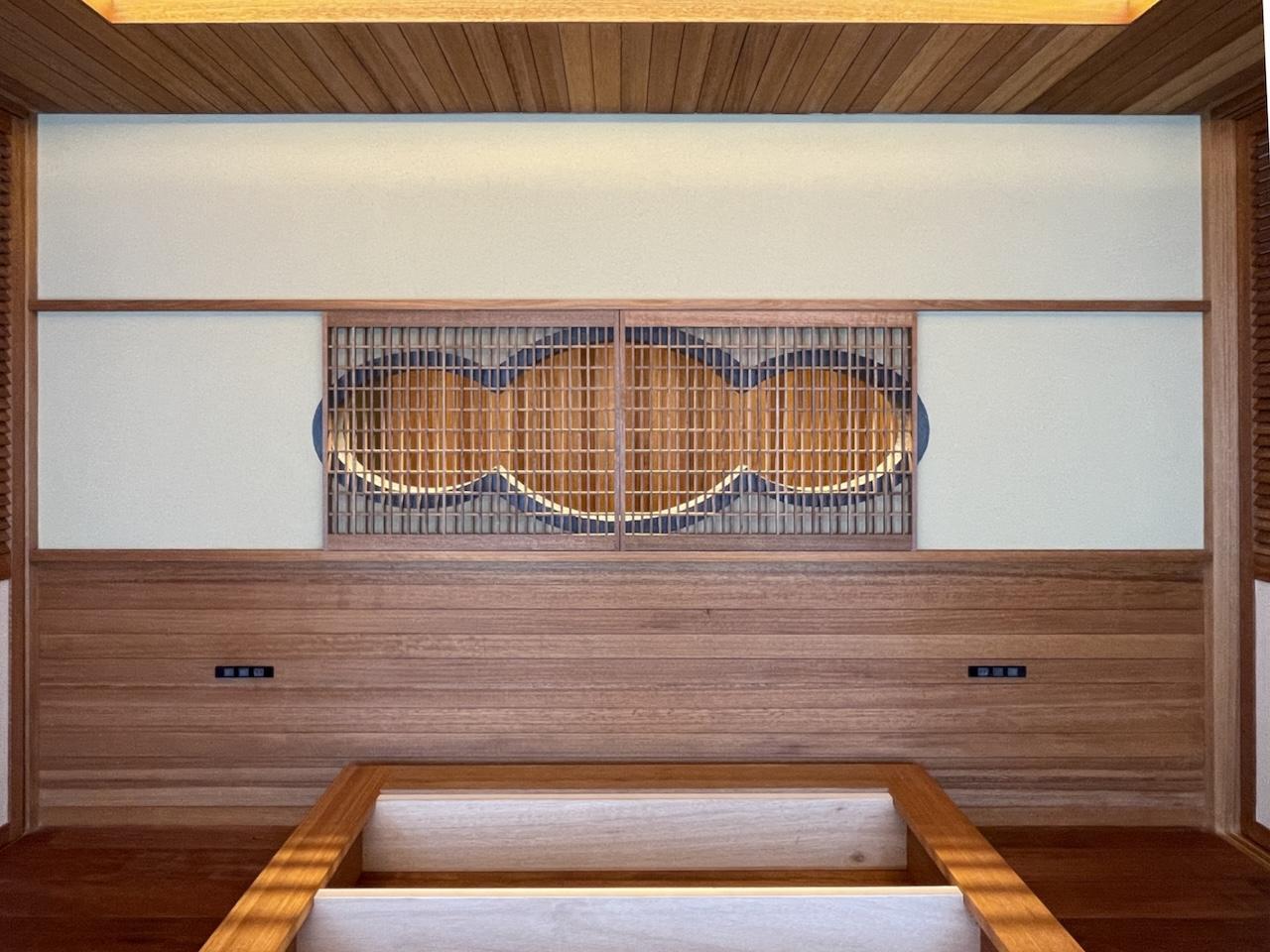 福岡市中央区梅光園の売買物件/寝室とホールの光を繋ぐ室内窓。