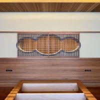 福岡市中央区梅光園の売買物件/寝室とホールの光を繋ぐ室内窓。