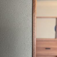 福岡市中央区梅光園の売買物件/壁はなんと土壁。室内には、自然の中にいるかのような優しい香りがします。