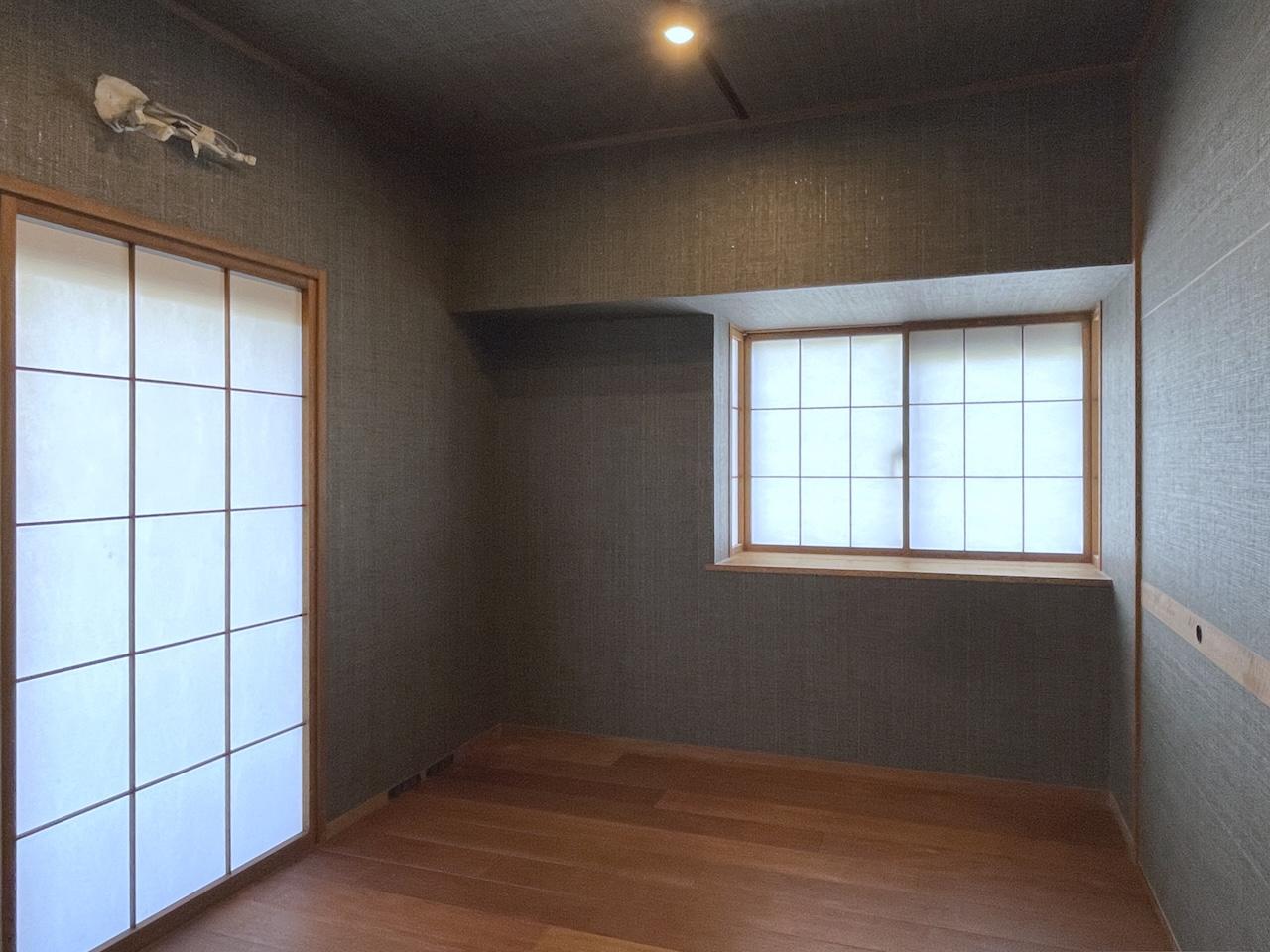 福岡市中央区梅光園の売買物件/北側洋室。右手の収納は将来的に寝室と繋げることが可能なように施工しております。