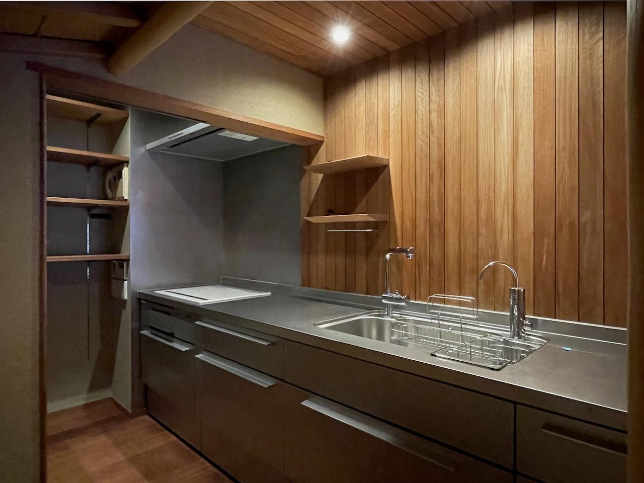 福岡市中央区梅光園の売買物件/キッチン。IHクッキングヒーターになります。