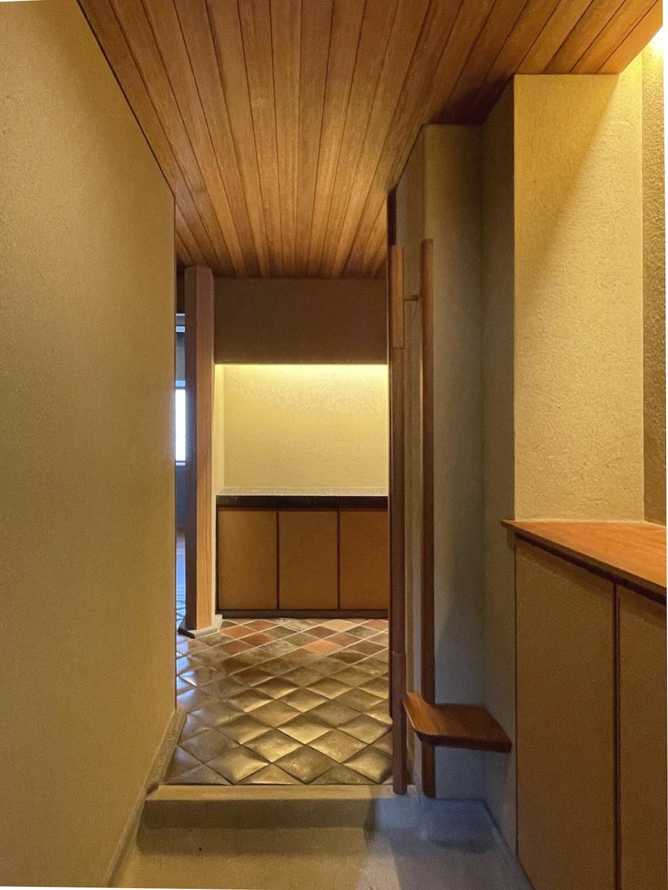 福岡市中央区梅光園の売買物件/玄関周り。扉を開けるとこの景色。思わず、グッと息をのんでしまいます。