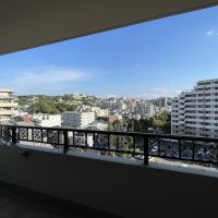 福岡市中央区梅光園の売買物件/南側バルコニー。内装に心奪われてましたが、こちらも負けじと抜けており心地よい。