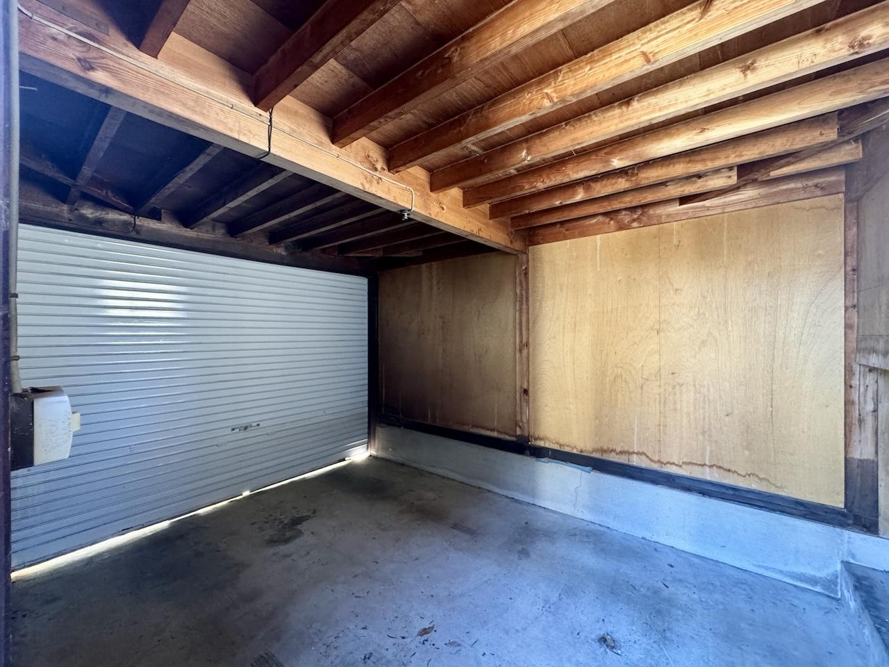 福岡市早良区小田部の賃貸物件/お庭の横には車庫もあります。