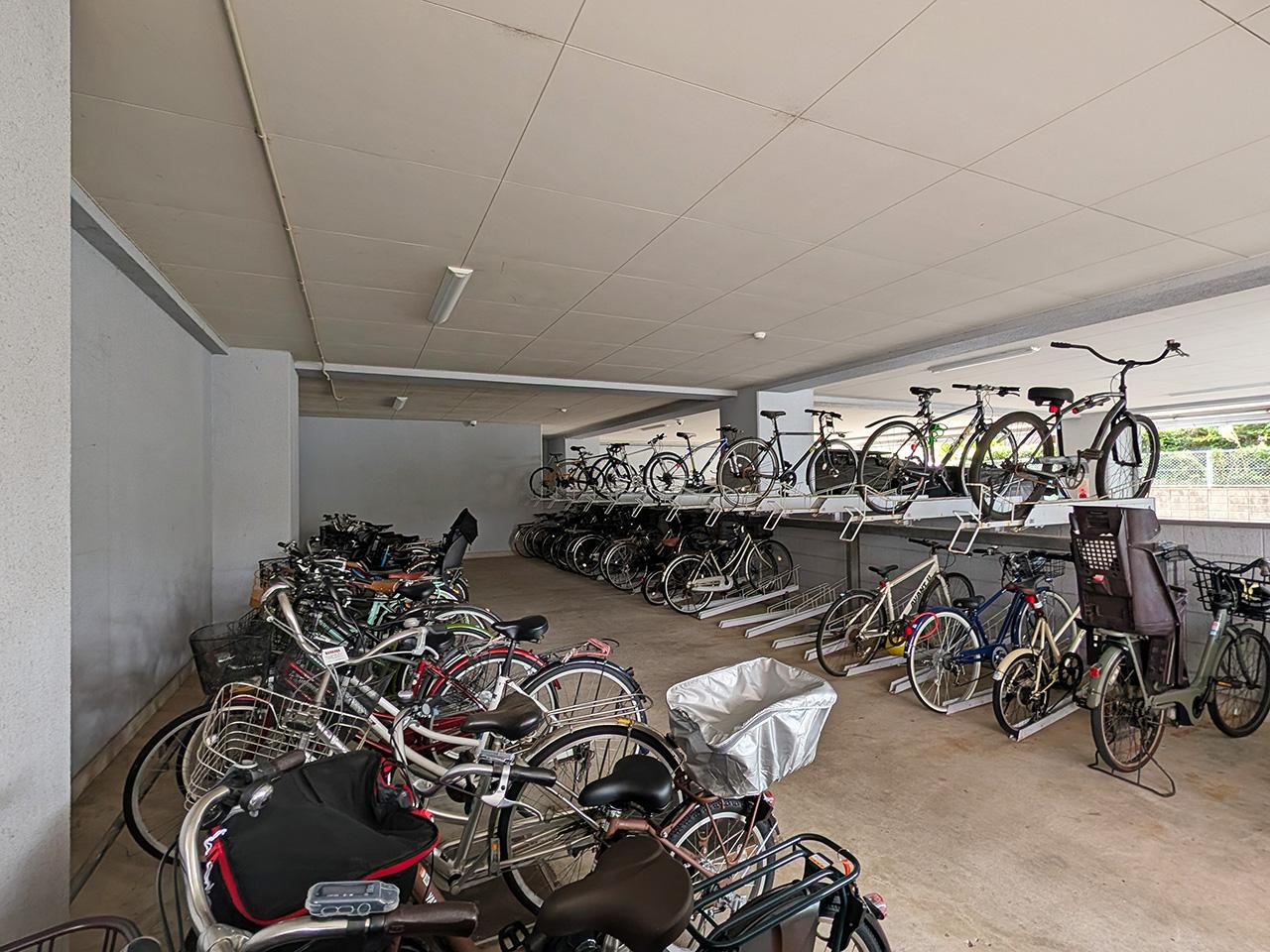 福岡市西区今宿青木の売買物件/駐輪場スペース。管理が行き届いている様子がうかがえます。