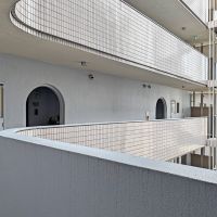 福岡市西区今宿青木の売買物件/共用部はアールを描いたデザイン。