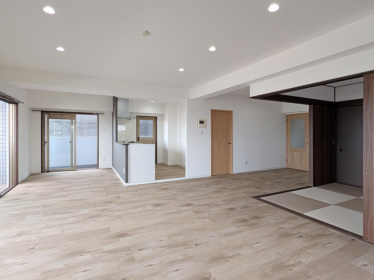 福岡市西区今宿青木の売買物件/リノベーションされたばかりの室内。