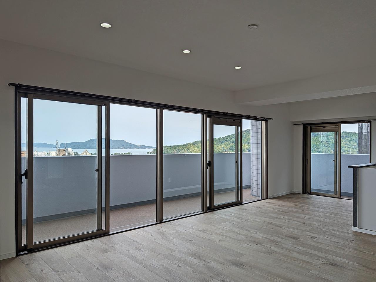 福岡市西区今宿青木の売買物件/ブルーとグリーン。